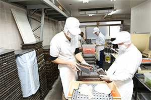 金型からゼリーを取外す